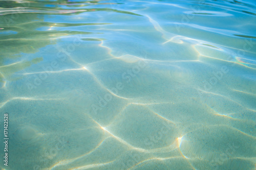 Fototapeta Naklejka Na Ścianę i Meble -  Beautiful pattern of blue water reflecting the sun