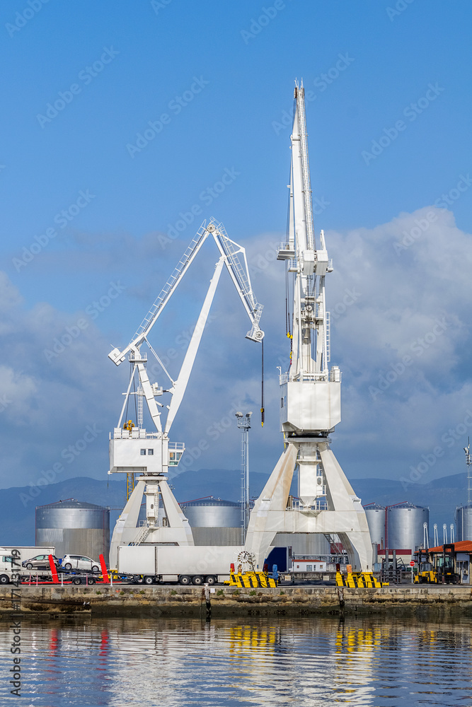 Fototapeta premium view of the harbor crane