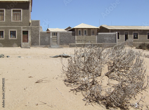 Verlassene Häuser in der Geisterstadt Kolmanskoppe, Namibia photo