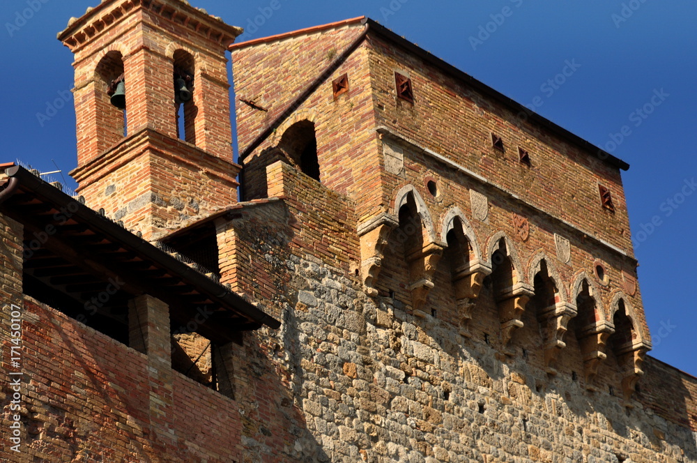 Überbau des Stadttores Porta San Giovanni aus dem 13. Jahrhundert
