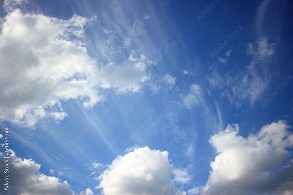 Obraz premium A view of the beautiful white clouds in the blue sky, in the morning, The sun, Fresh air.