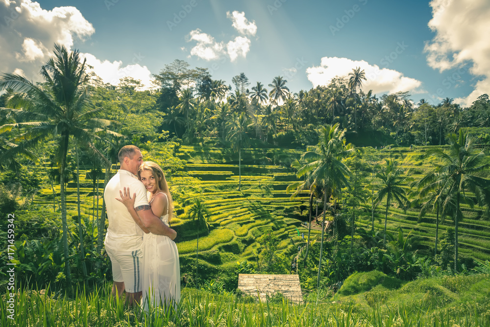 Naklejka premium Happy couple traveling at Bali, rice terraces of Tegalalang, Ubud