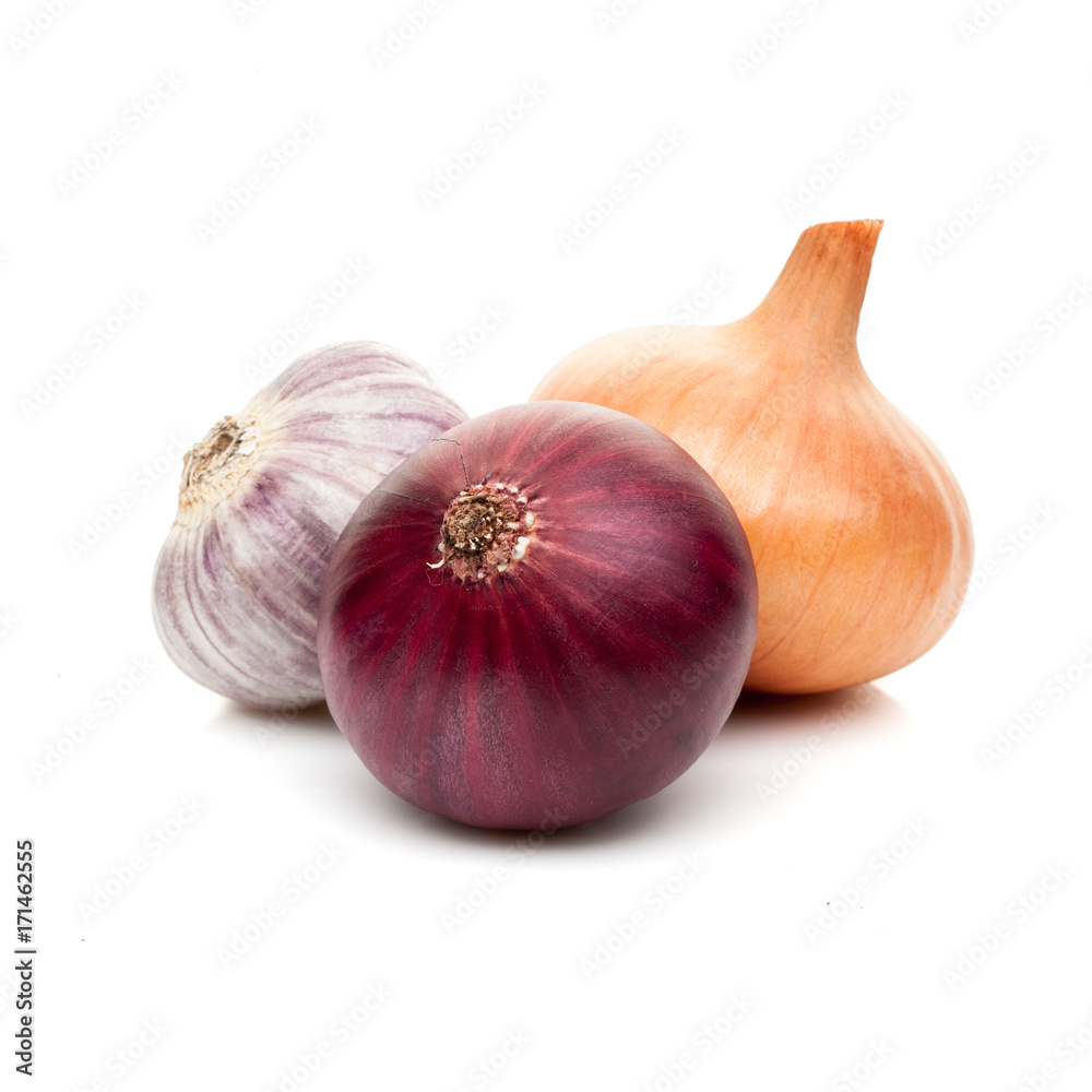 Fototapeta premium onions and garlic isolated on white background