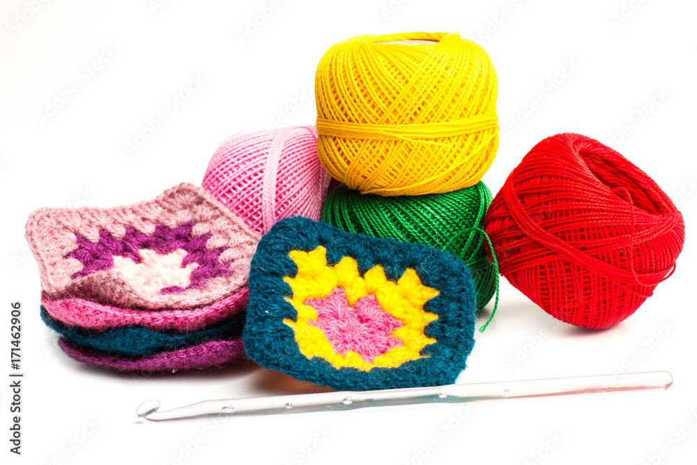 Foto Stock Hilos para tejer crochet y ganchillo con aguja sobre