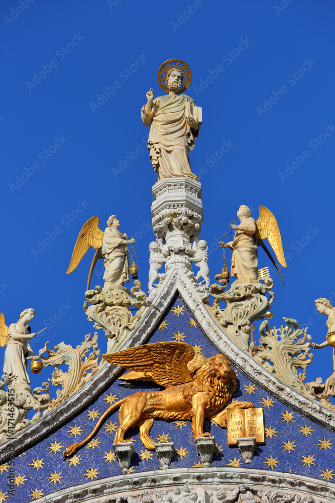 Saint Mark, angels and lion on top of Basilica