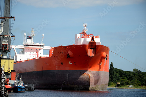 Obraz na płótnie Tanker entering the port, Gdansk in Poland w salonie