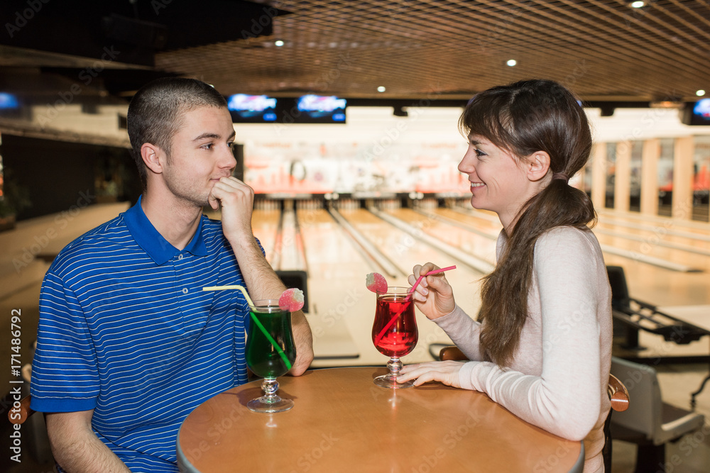 couple at bowling alley