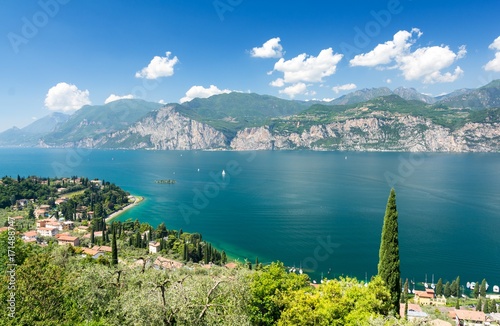 Obraz na płótnie beautiful panorama of Lake Garda and Alps mountain in Italy w salonie