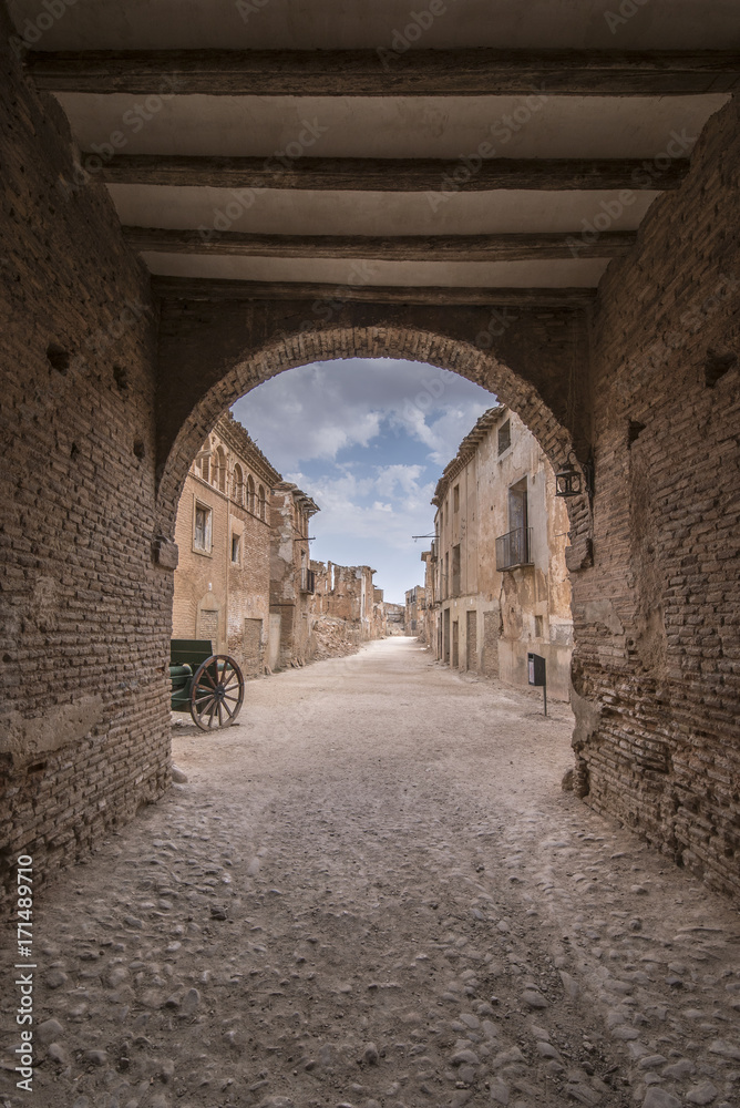Obraz premium Belchite is a municipality of the province of Zaragoza, Spain. It is known for having been a scene of one of the symbolic battles of the Spanish Civil war, Belchite's battle. 
