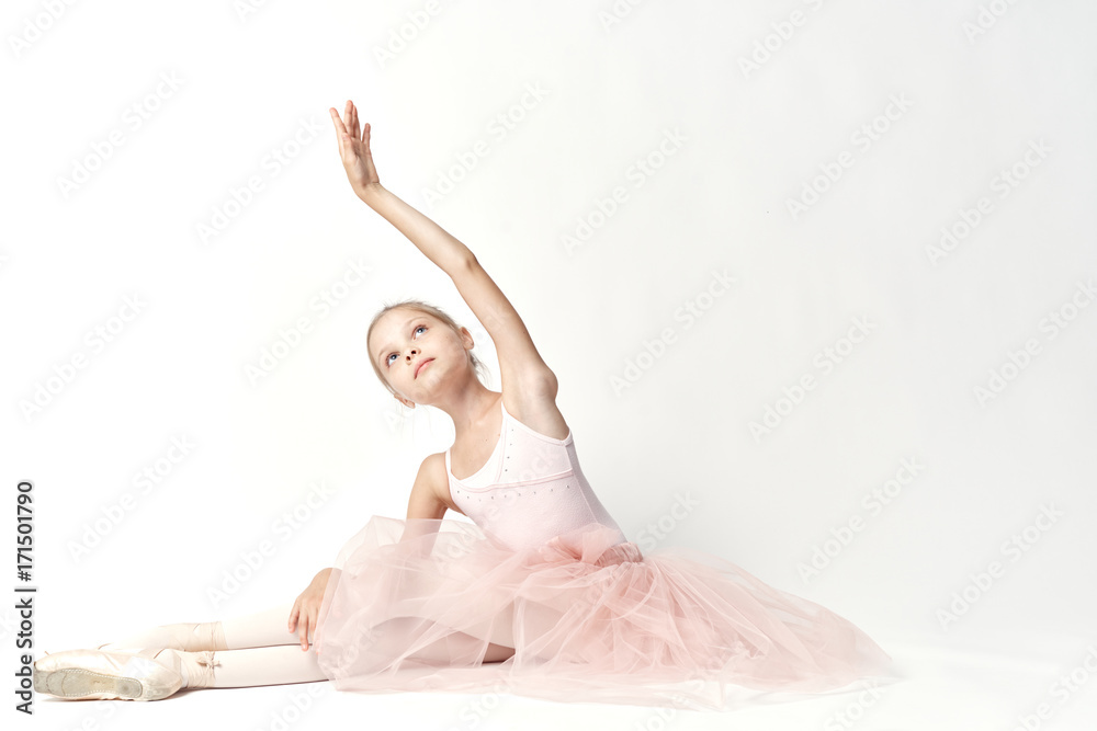 Fototapeta premium 1465000 girl ballerina is warming up
