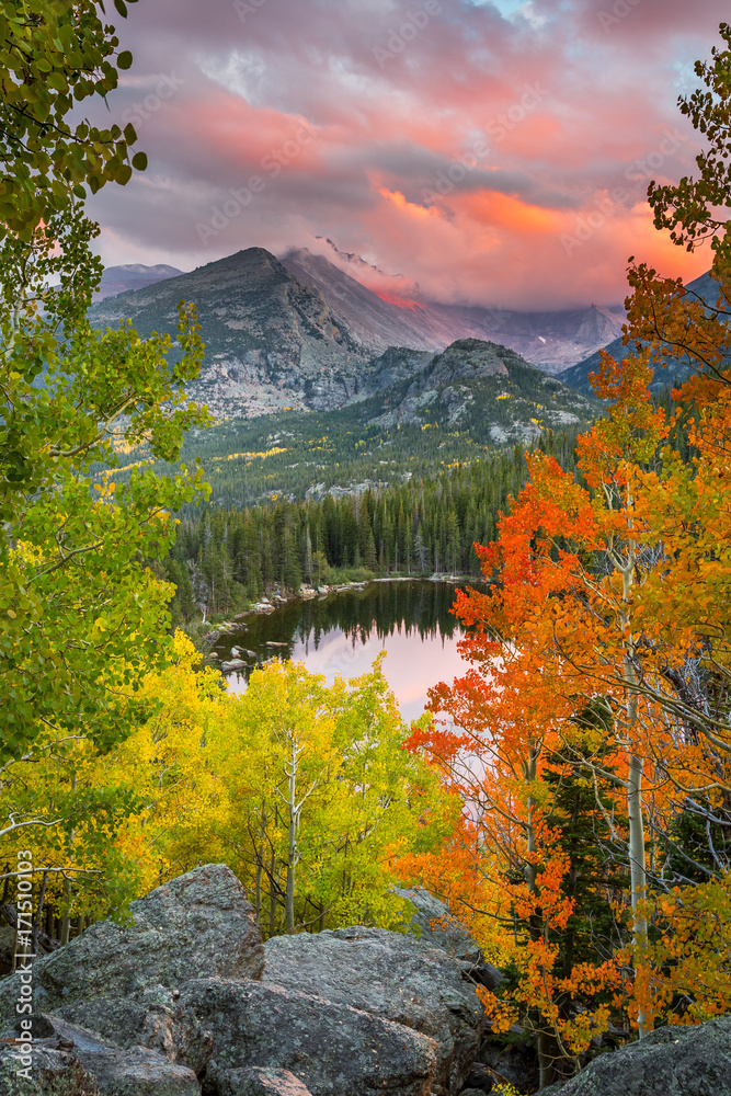 Ταπετσαρία Fall colors and sunset over longs peak and bear lake in rocky mountain national