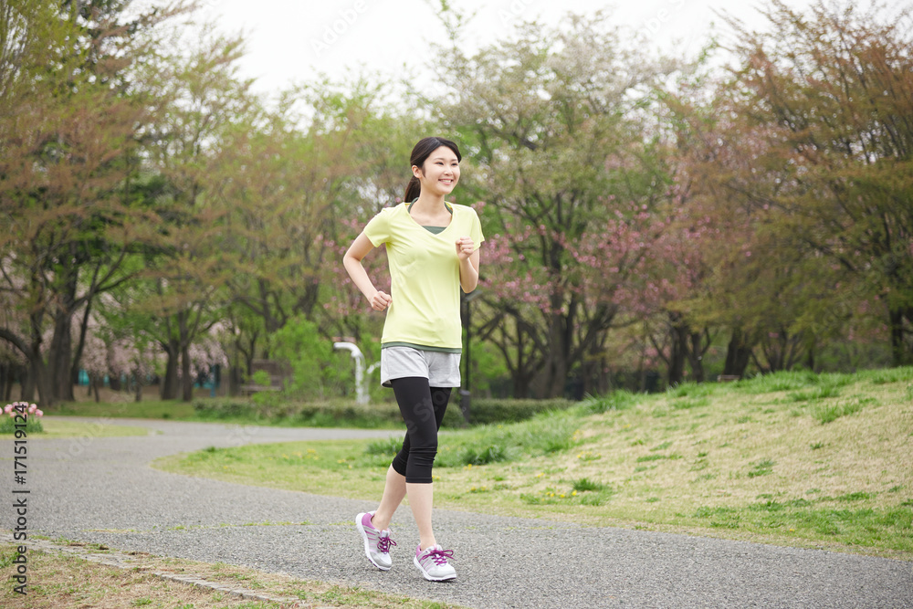 女性　スポーツ　ジョギング