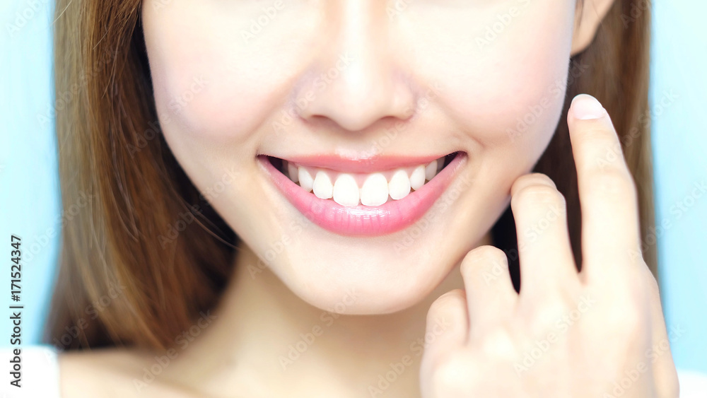 Fototapeta premium beauty woman smile happily