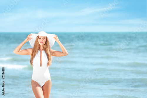 Beautiful young woman on se...
