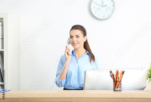 Young female receptionist w...