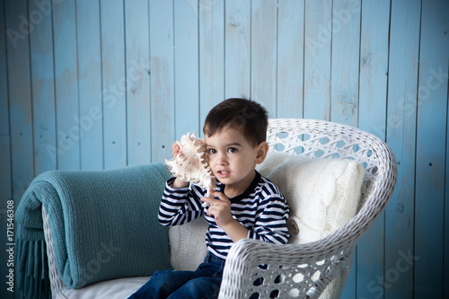 Quadro em tela boy playing cockleshell