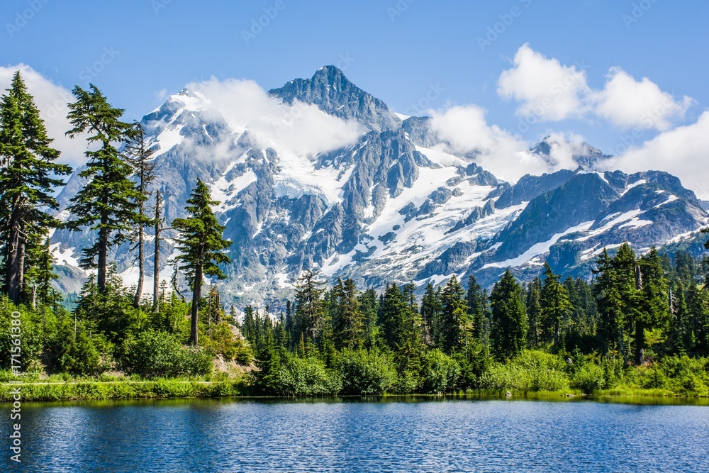 Reflection Mount Shuksan and Picture lake, North Cascades National Park, Washington, USA