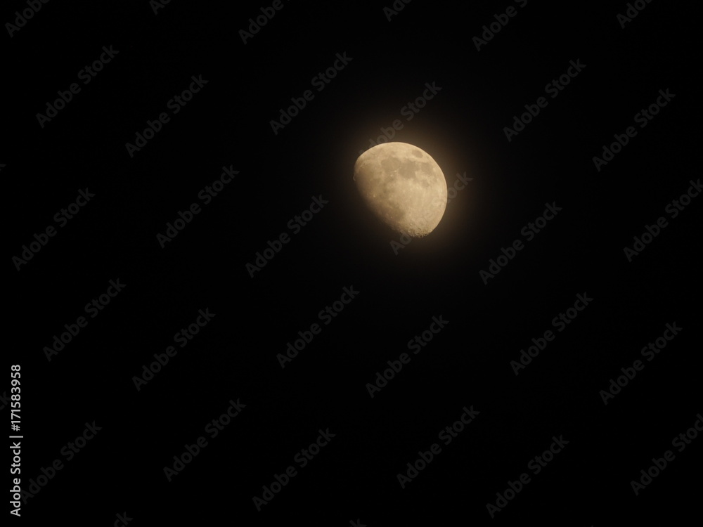 Obraz premium half moon on dark sky