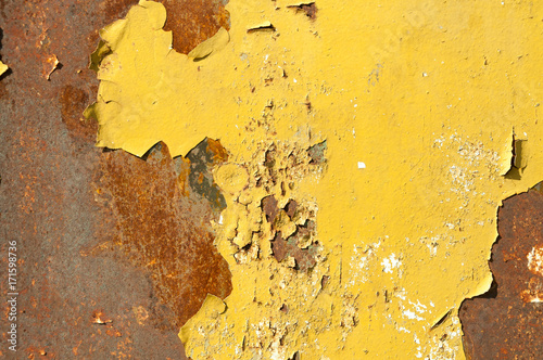Photos Rusty metal background surface with pealing yellow paint