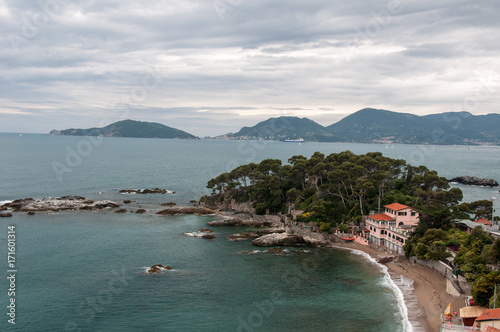 Fiascerino an der Bucht von La Spezia im Hintergrund Portovenere
 photo