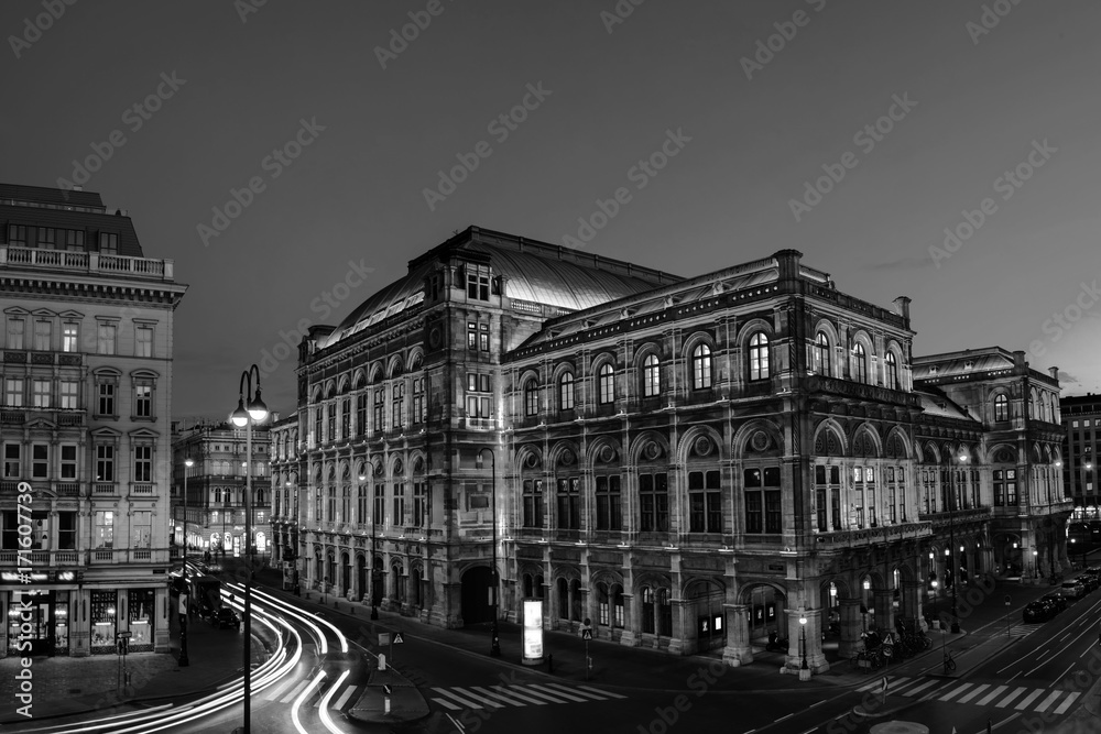 Naklejka premium View of State Opera in Vienna, Austria during the night