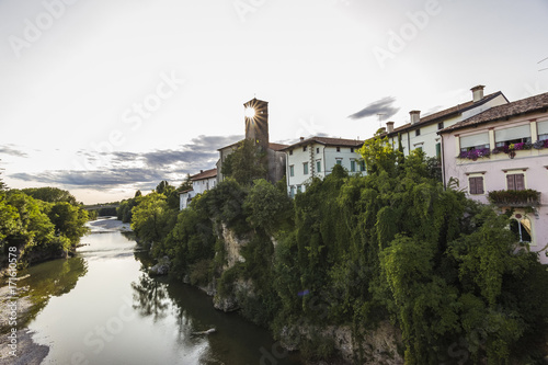 Paesaggio raffigurante la città di Cividale del Friuli con i raggi sole che attraversano il campanile photo