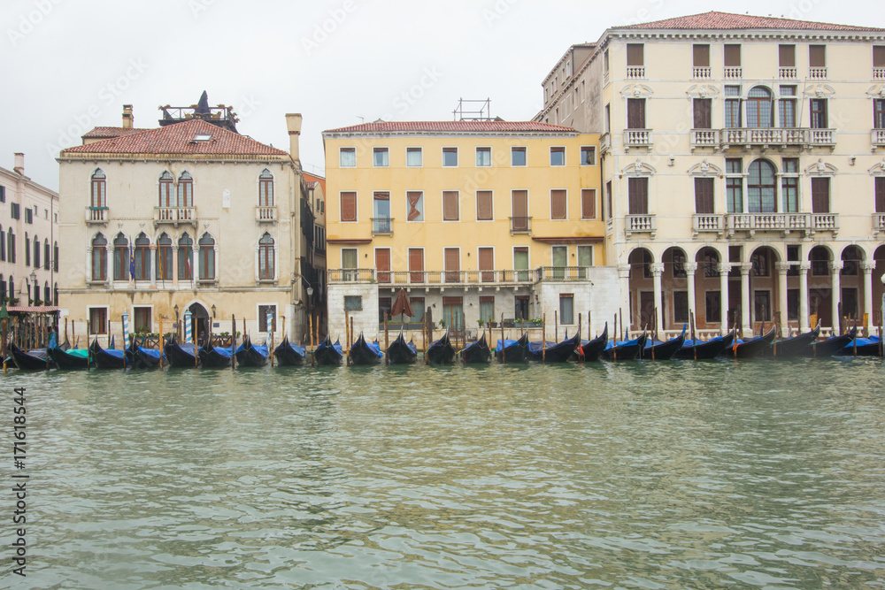 Gondole sul canal grande a Venezia