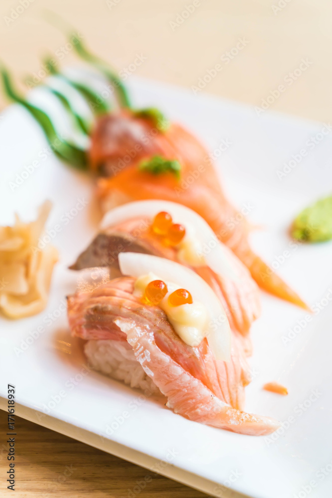 salmon raw sushi