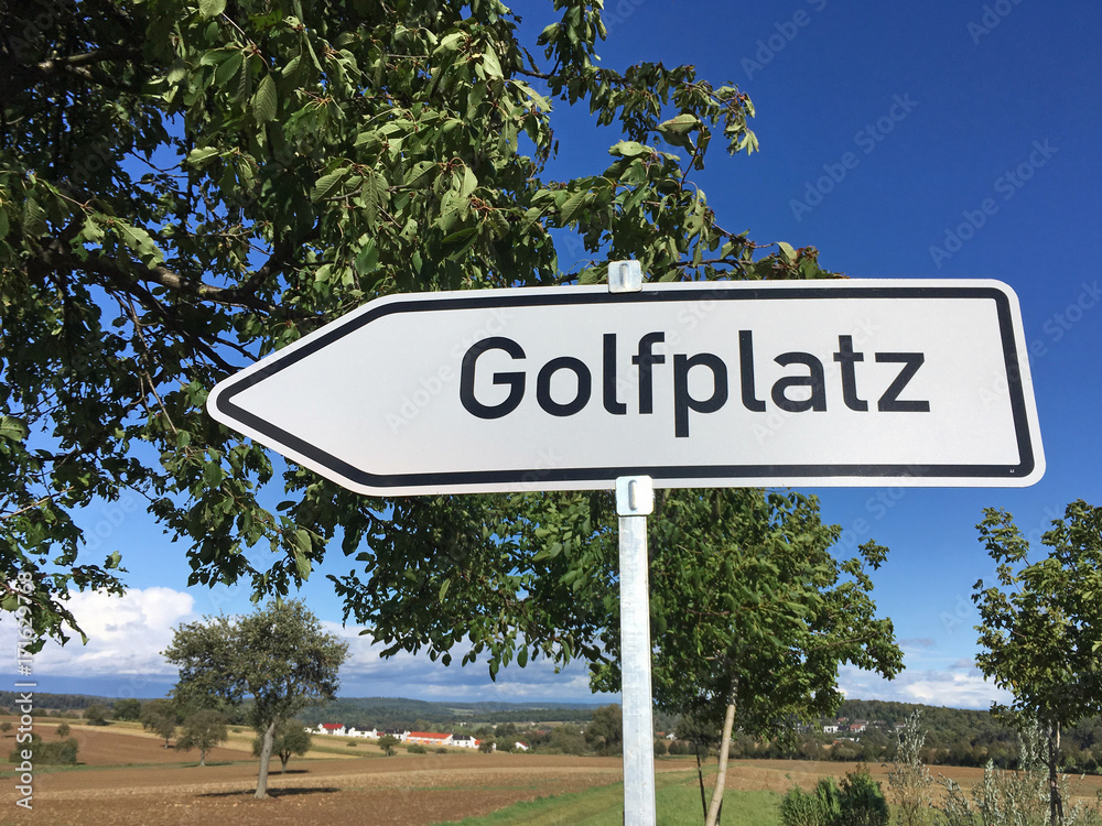 Fototapeta premium Zum Golfplatz