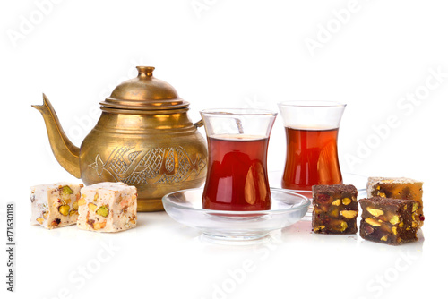 Turkish tea with rahat lokum