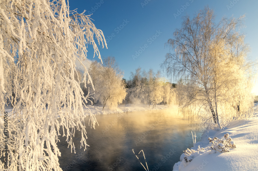 утренний зимний морозный пейзаж с туманом и лесом на берегу реки, Россия,  Урал, январь Stock Photo | Adobe Stock