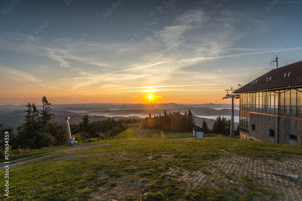 Wschód słońca Jaworzyna Krynicka,Beskid Sądecki,małopolska.