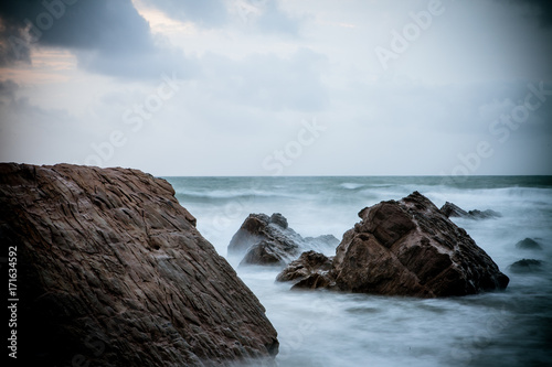Foto Sunset over Rocks at Widemouth Bay, Cornwall