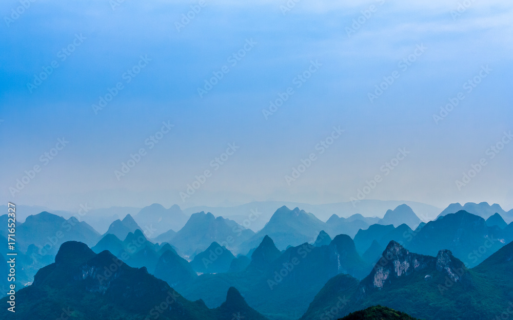 Bergpanorama in China Guilin
