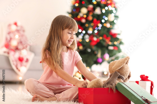 Cute little girl with toy i...