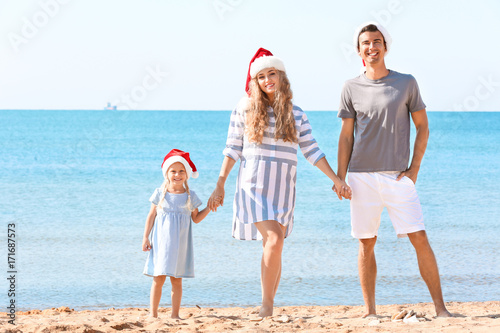 Young couple with girl on b...
