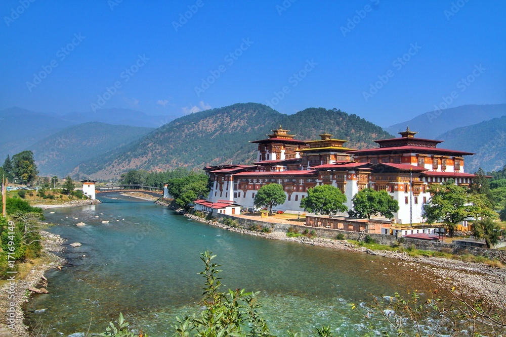 Punakha Dzong Monastery or Pungthang Dewachen Phodrang (Palace of Great Happiness) and Mo Chhu river in Punakha, the old capital of Bhutan.