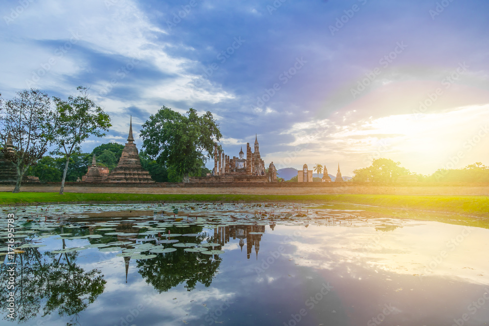 Fototapeta premium Sukhothai Historical Park Landscape wide angle view at Sukhothai World Heritage Site, Thailand,UNESCO.