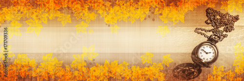 Banner Panorama Bild mit Herbst Hintergrund und kleiner nostalgischer Taschenuhr
