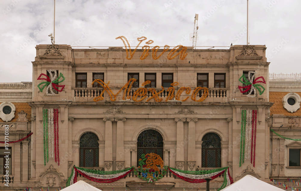 Φωτογραφία Dekoration zum mexikanischen Unabhängigkeitstag am Rathaus von Chihuahua