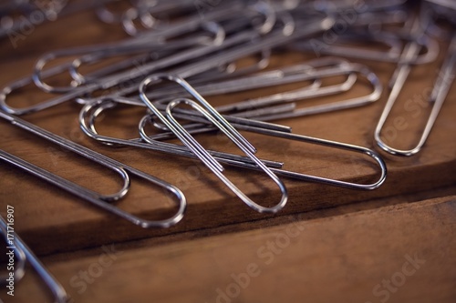 Metallic paper clips