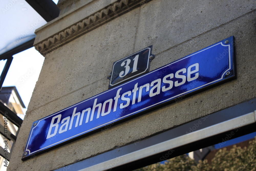 Obraz premium Most popular Bahnhofstrasse street plate in Zurich, Switzerland