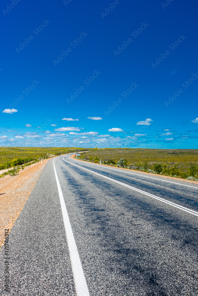 Fototapeta premium まっすぐな道路