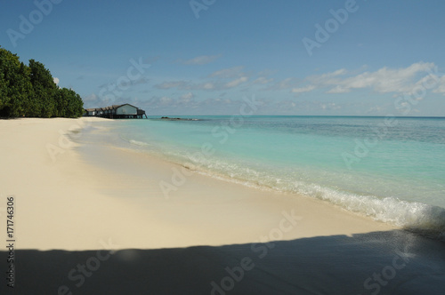 Fototapeta Naklejka Na Ścianę i Meble -  Deserted paradise island in the Maldives, beautiful white sand and crystal clear