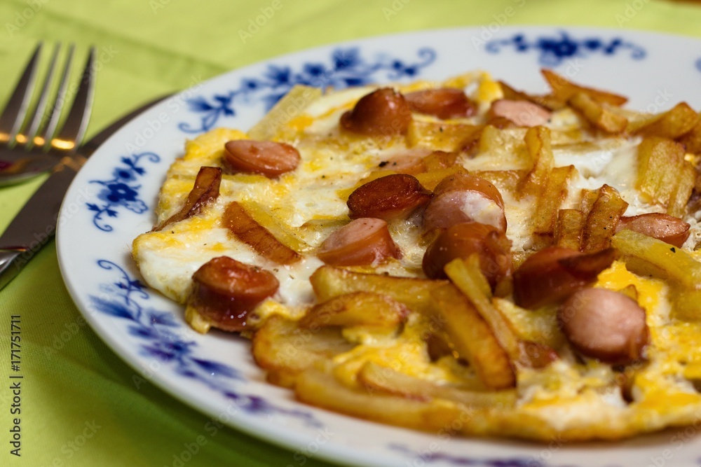 Sausage frittata with french fries Sausage frittata with french fries