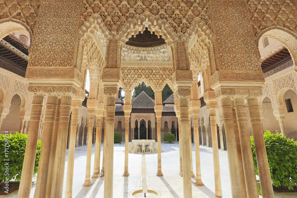 Yard of the Lions at the Alhambra in Granada, Spain - obrazy, fototapety, plakaty 