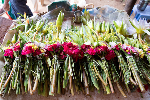 ミャンマーのお供えの花