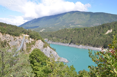 Passerelle Himalayenne et vertigineuse de l'Ebron, sur le lac de Monteynard en Isère