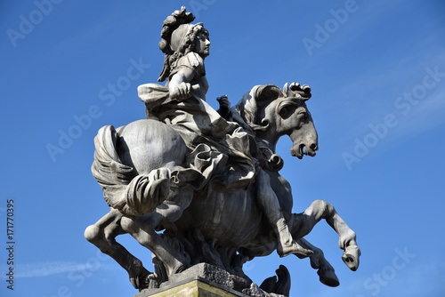 Statue   questre de Louis XIV cour Napol  on    Paris  France