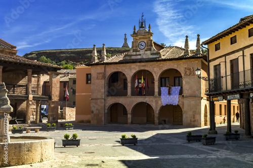 Plaza Mayor de Ayllón, Segovia, España photo
